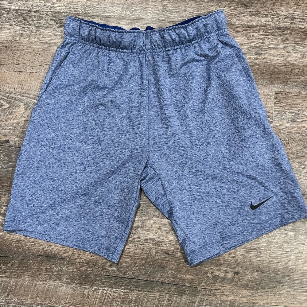 Nike dri fit shorts size small